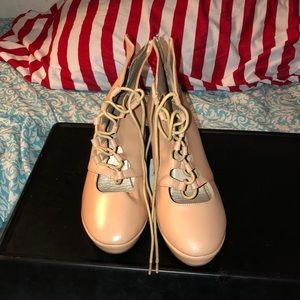 Women’s heels size 9